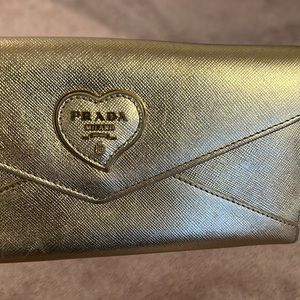 Prada Gold Leather Slim Continental Wallet *Metallic* Trend Alert 📢✨✨✨✨